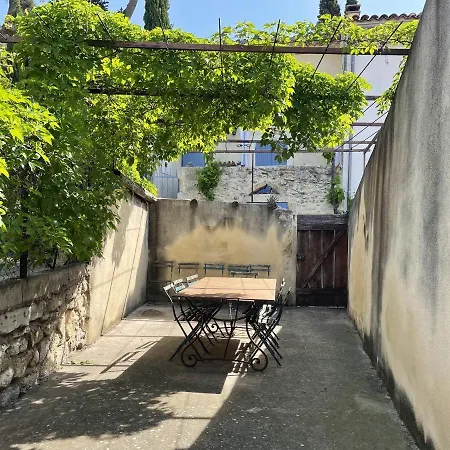 Сasa de vacaciones Maison Authentique A Avec Terrasse, Air Conditionne. Montfrin