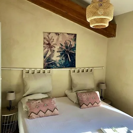 Сasa de vacaciones Maison Authentique A Avec Terrasse, Air Conditionne. Montfrin