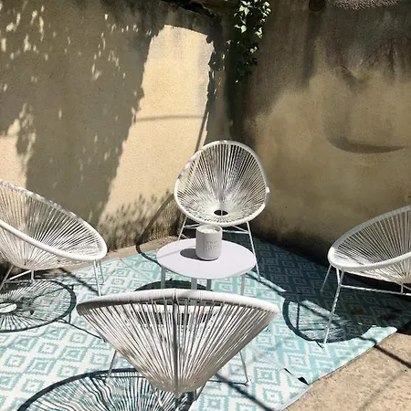 Hébergement de vacances Maison Authentique à Avec Terrasse, Air Conditionné.