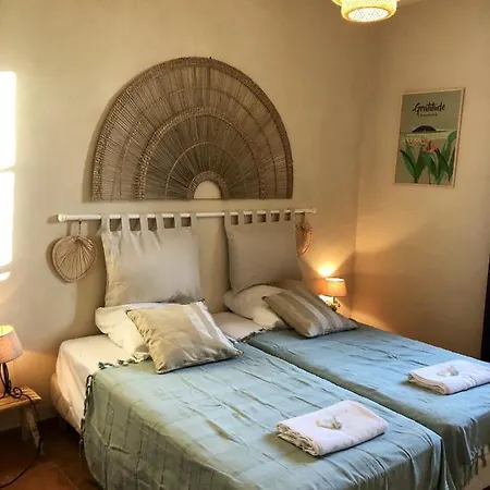 Maison Authentique A Avec Terrasse, Air Conditionne. * Montfrin