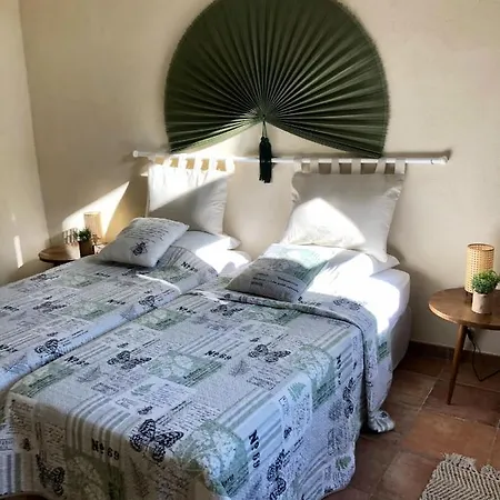 Maison Authentique A Avec Terrasse, Air Conditionne. Сasa de vacaciones