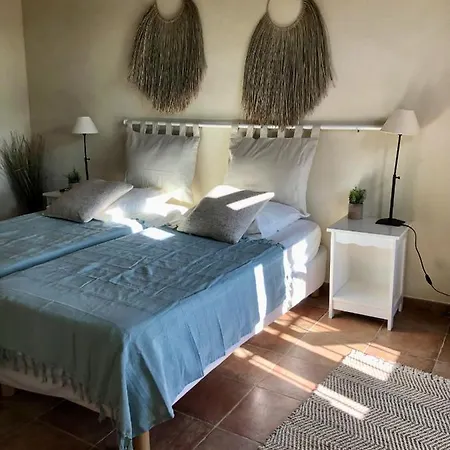 Сasa de vacaciones Maison Authentique A Avec Terrasse, Air Conditionne. Montfrin