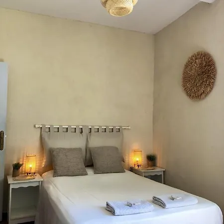 Maison Authentique A Avec Terrasse, Air Conditionne. Сasa de vacaciones Montfrin