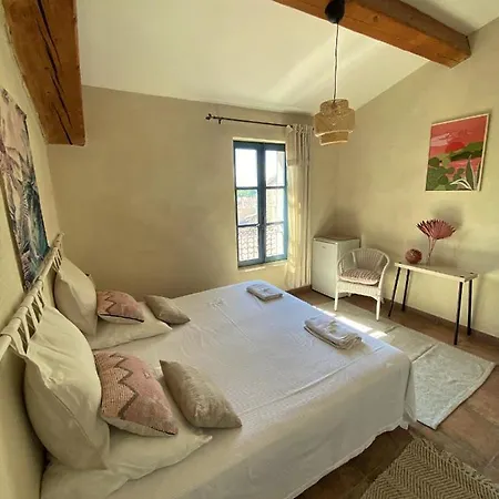 Сasa de vacaciones Maison Authentique A Avec Terrasse, Air Conditionne. Montfrin