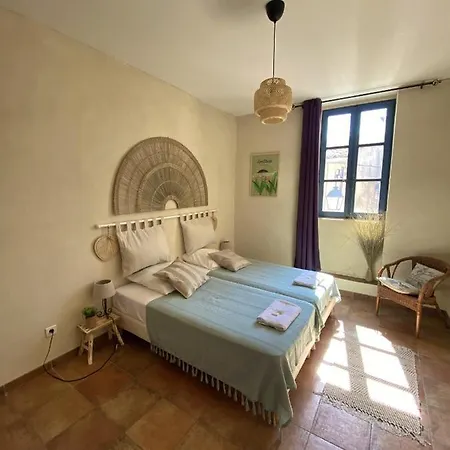Maison Authentique A Avec Terrasse, Air Conditionne. Сasa de vacaciones *