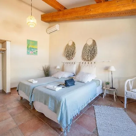 Maison Authentique A Avec Terrasse, Air Conditionne. Сasa de vacaciones *