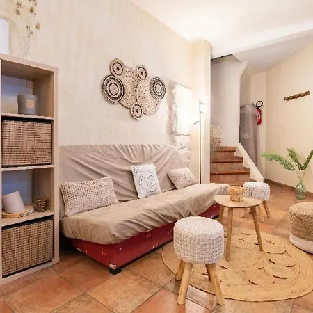 Maison Authentique A Avec Terrasse, Air Conditionne. Сasa de vacaciones Montfrin