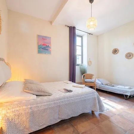Maison Authentique A Avec Terrasse, Air Conditionne. Feriehus