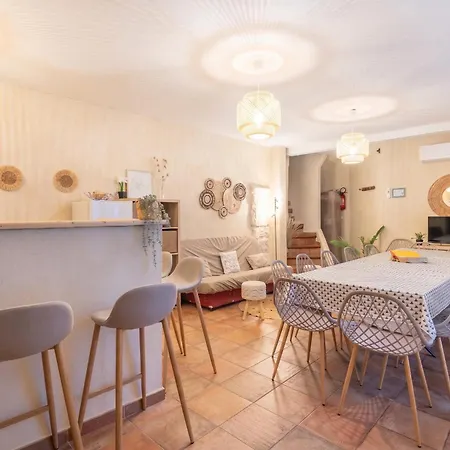 Maison Authentique A Avec Terrasse, Air Conditionne. Feriehus *