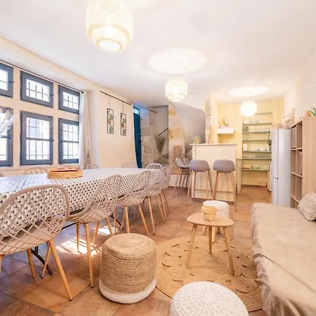 Maison Authentique A Avec Terrasse, Air Conditionne. Feriehus Montfrin