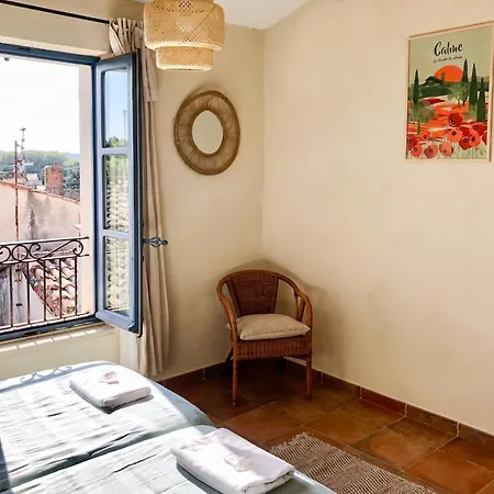 Maison Authentique A Avec Terrasse, Air Conditionne. Montfrin