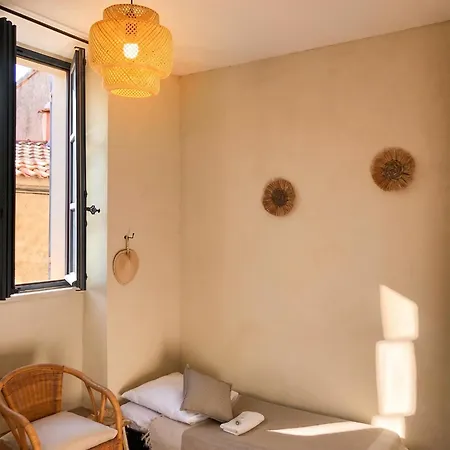 Maison Authentique A Avec Terrasse, Air Conditionne. *