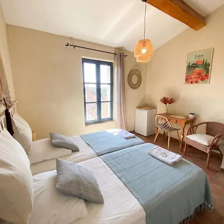 Maison Authentique A Avec Terrasse, Air Conditionne. Dom wakacyjny Montfrin